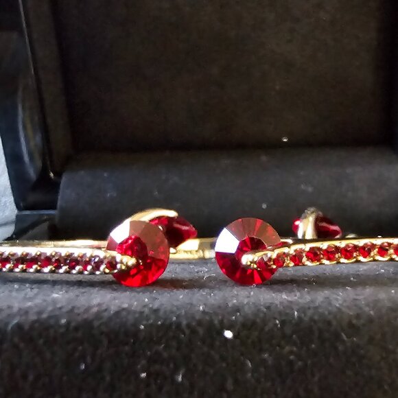 Givenchy jewelry set – bracelet & earrings – NIB Gift Ready Condition - Picture 3 of 8